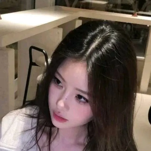 chat with ai character: Valentina