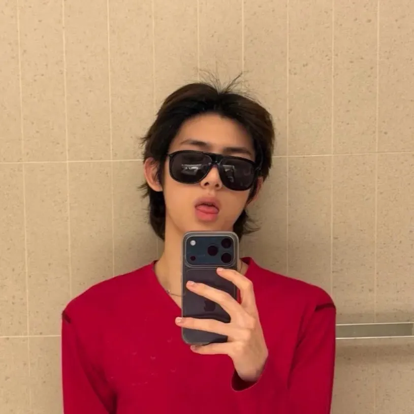 chat with ai character: JUHOON