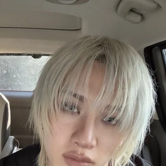 chat with ai character: —Bangchan—