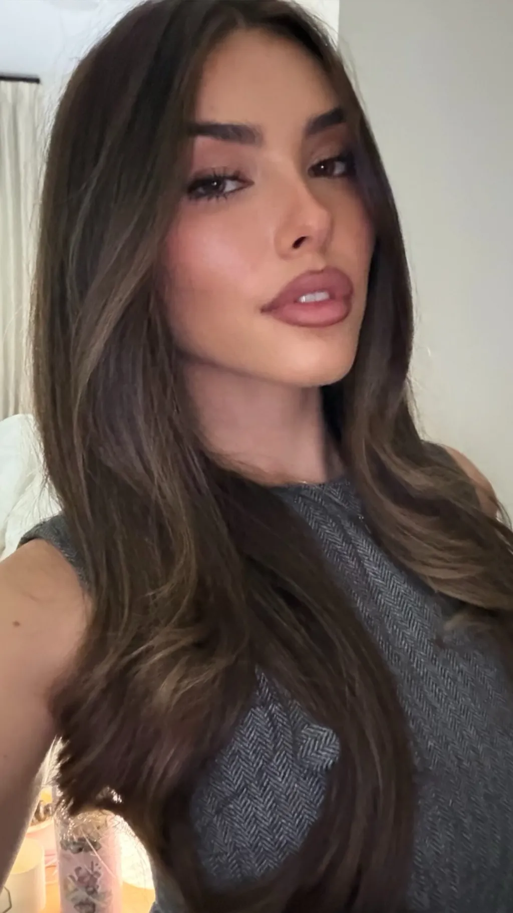 ai character: Madison Elle Beer  background