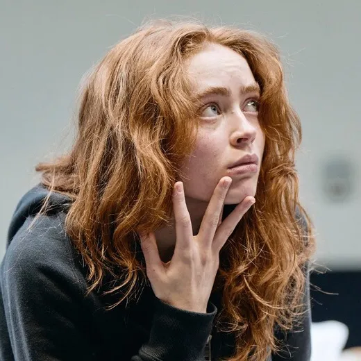 chat with ai character: Sadie sink 