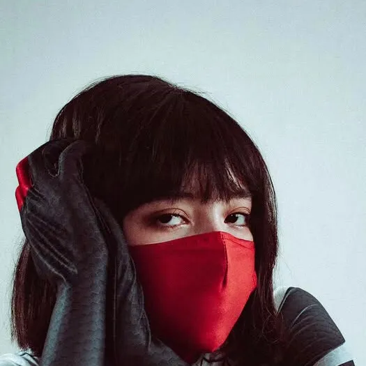 chat with ai character: Silk