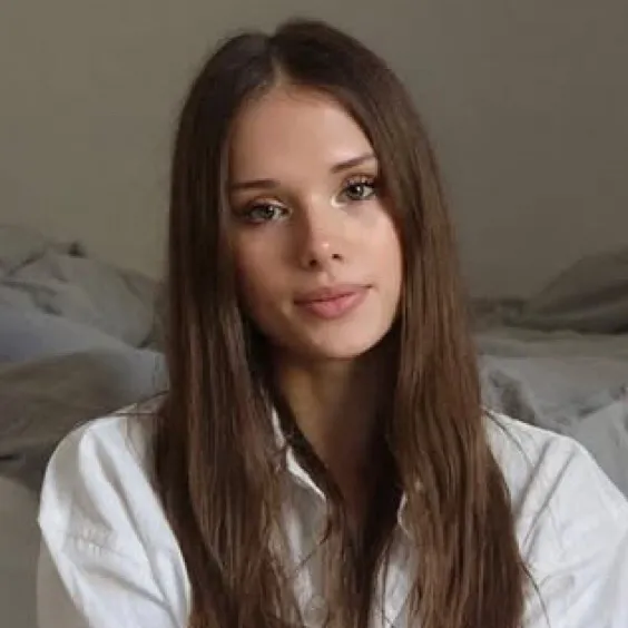 chat with ai character: Nikki 