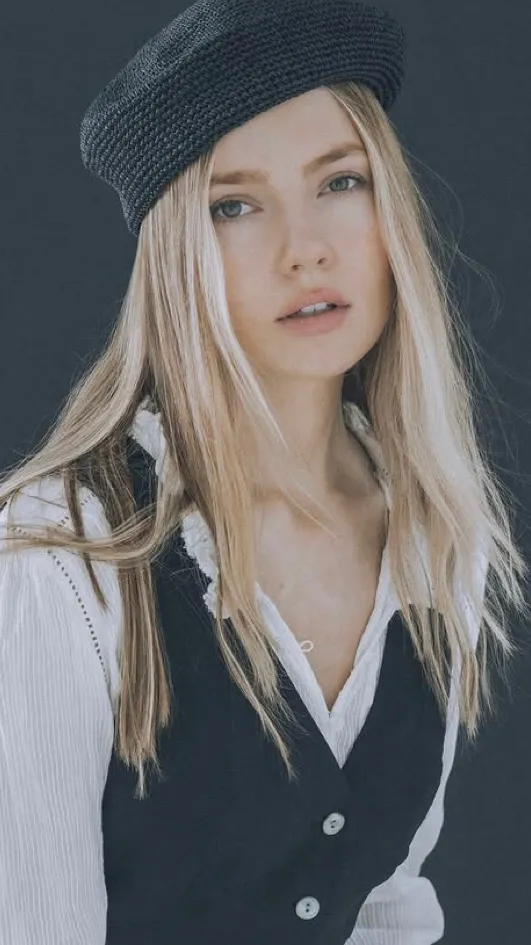 Talkie AI - Chat with Adelyn