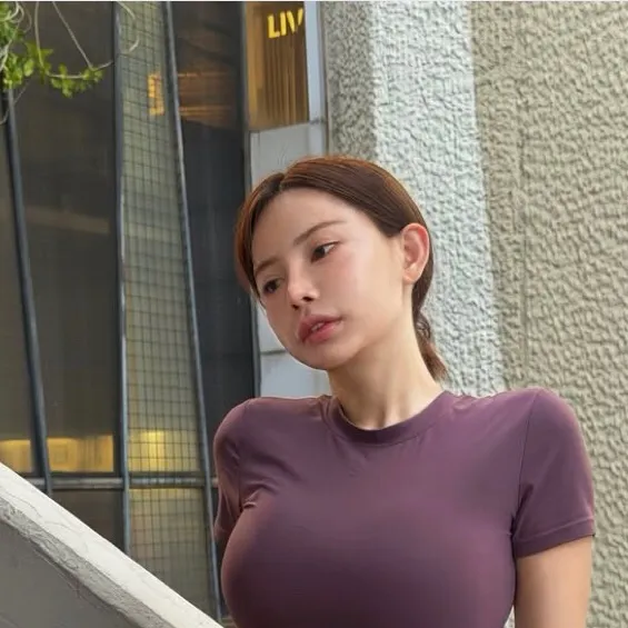 chat with ai character: Vivienne
