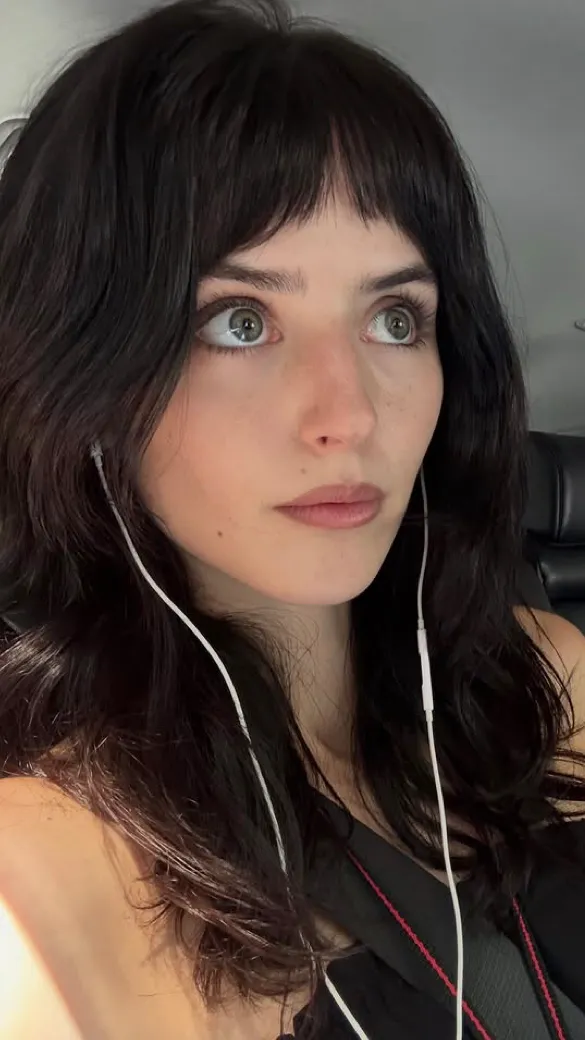ai character: Erin background