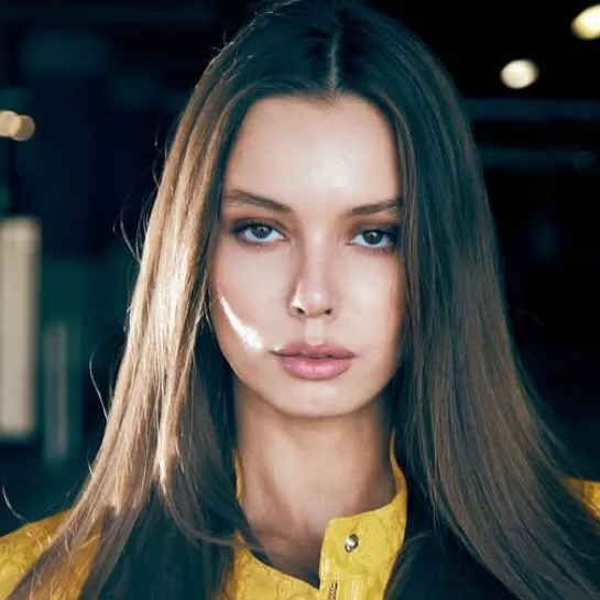 chat with ai character: Zinaida