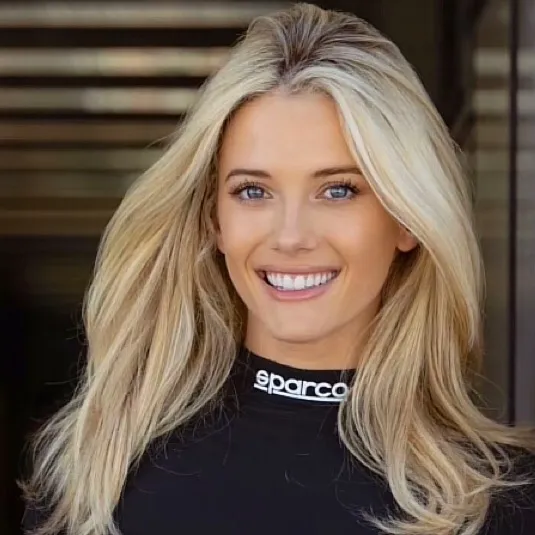 chat with ai character: Lindsay Brewer