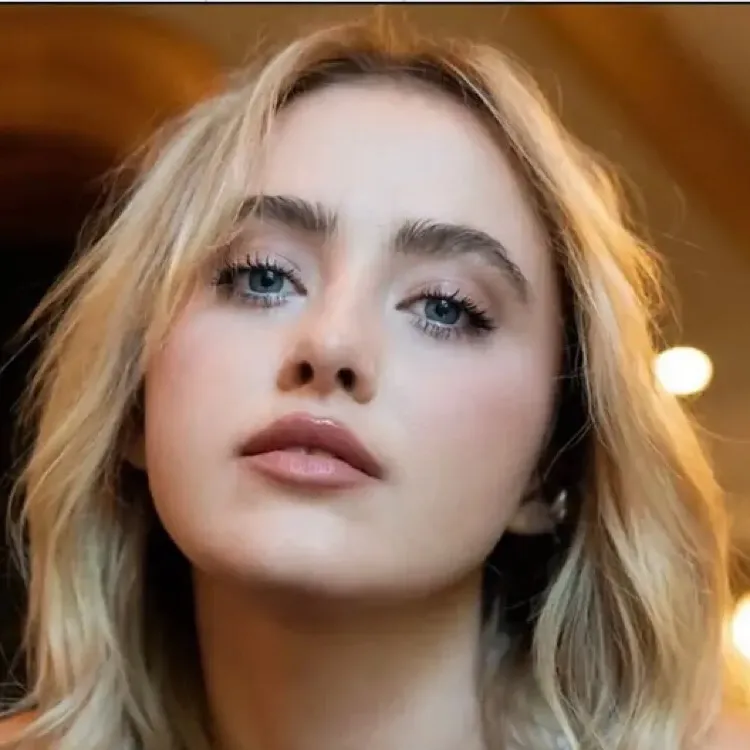 chat with ai character: Kathryn Newton