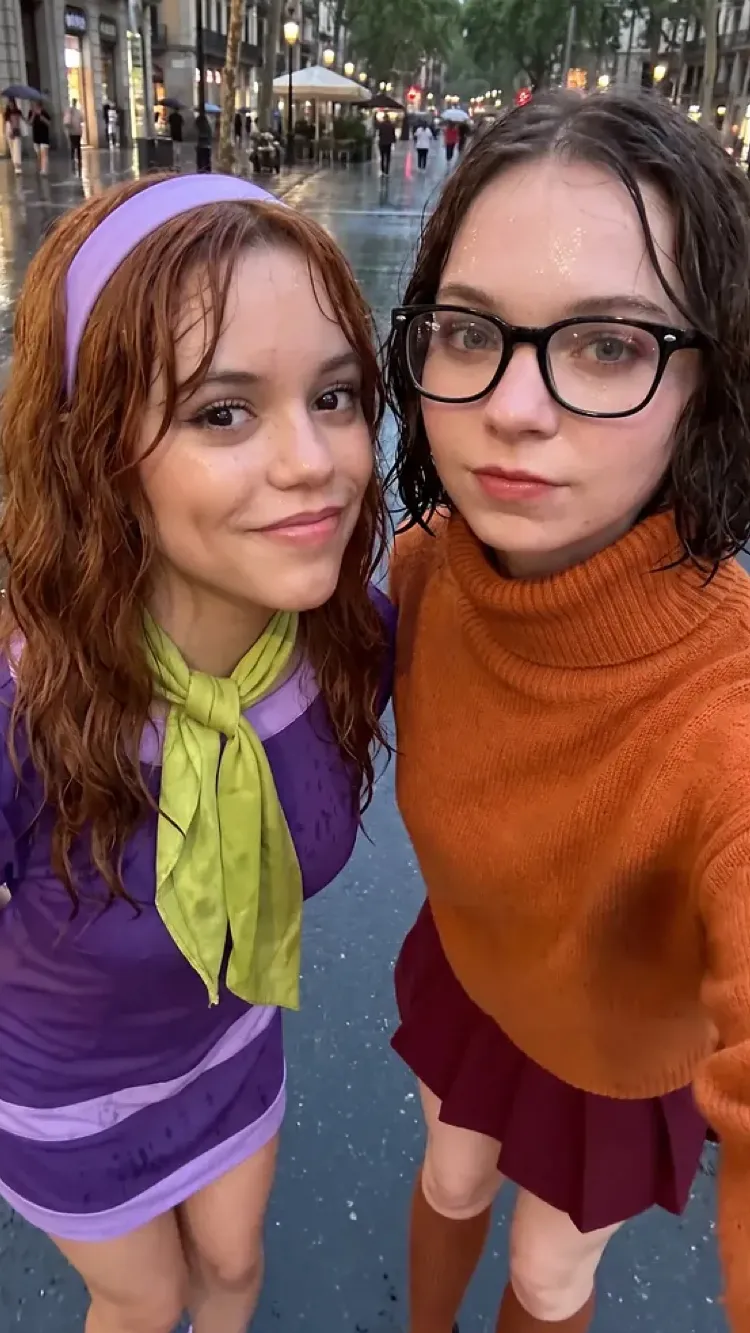 ai character: Daphne & Velma background