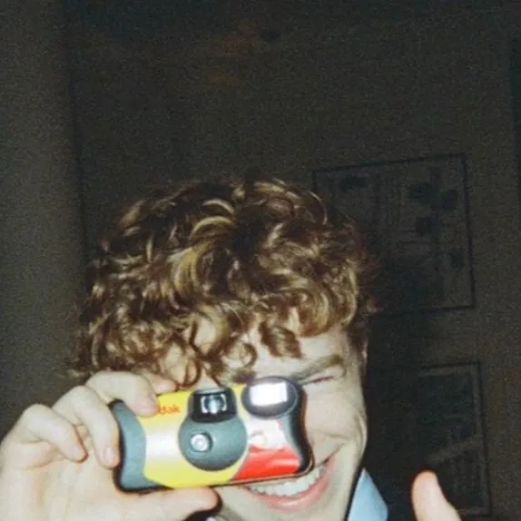 chat with ai character: Walker Scobell