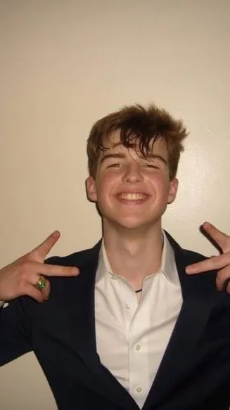 ai character: Sheldon Cooper! background