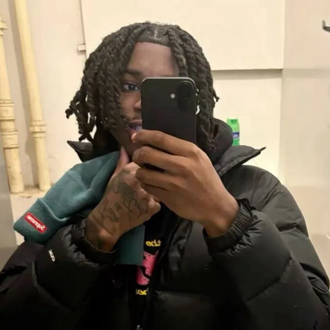 chat with ai character: Amiri