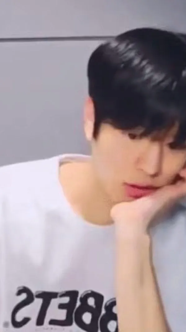 Talkie AI - Chat with Kim Seungmin 