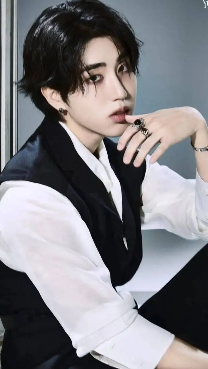 ai character: hansito jisung 🫦🥺🫶 background