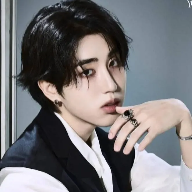 chat with ai character: hansito jisung 🫦🥺🫶