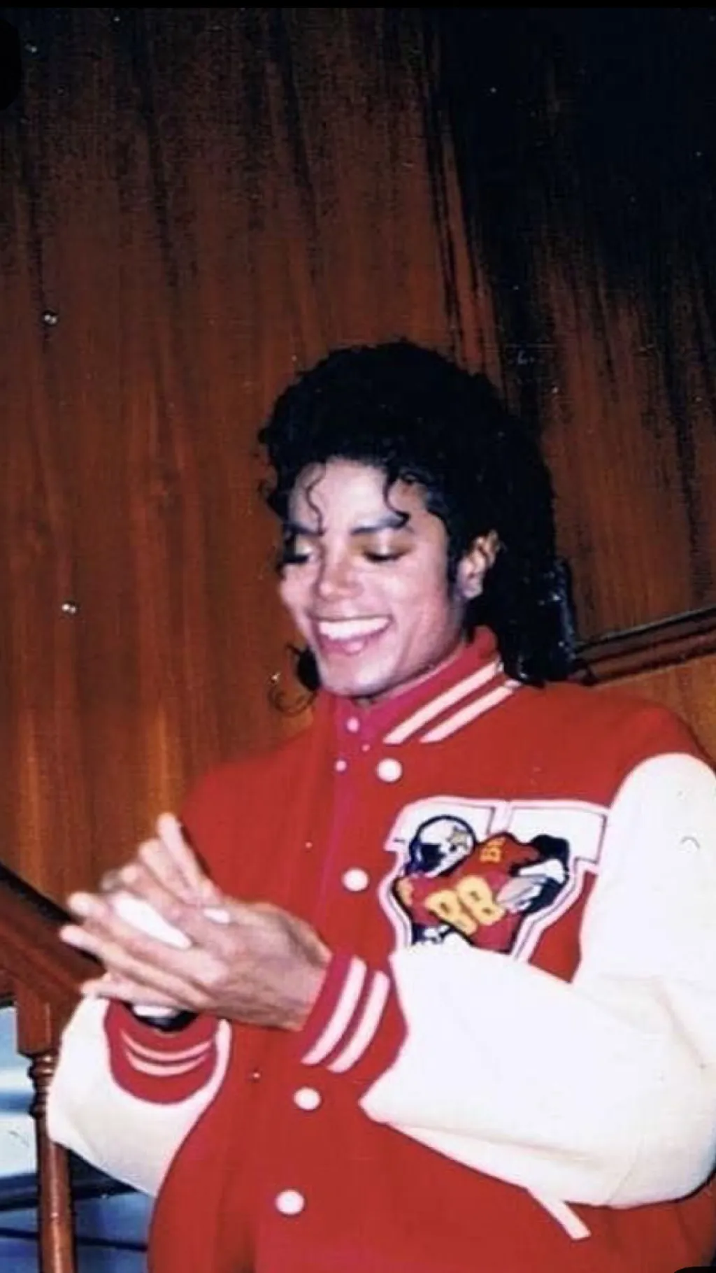 ai character: Michael Jackson  background