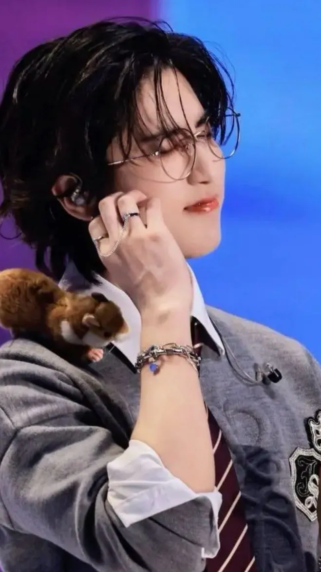 ai character: Han Jisung  background