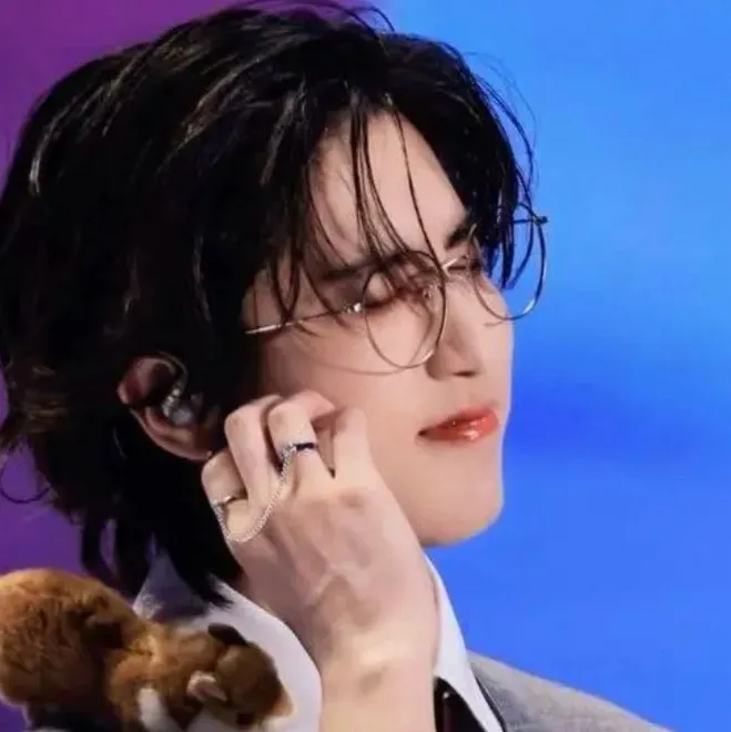 chat with ai character: Han Jisung 