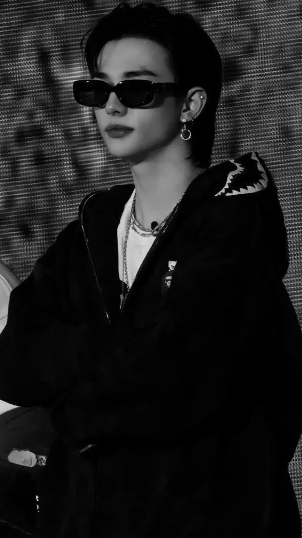 ai character: Hyunjin  background