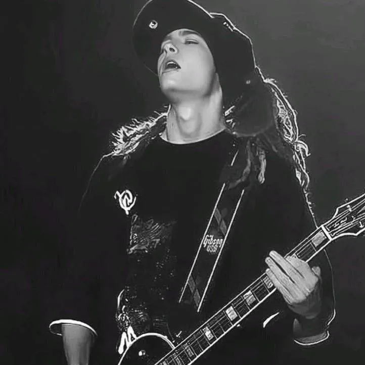 chat with ai character: Tom kaulitz