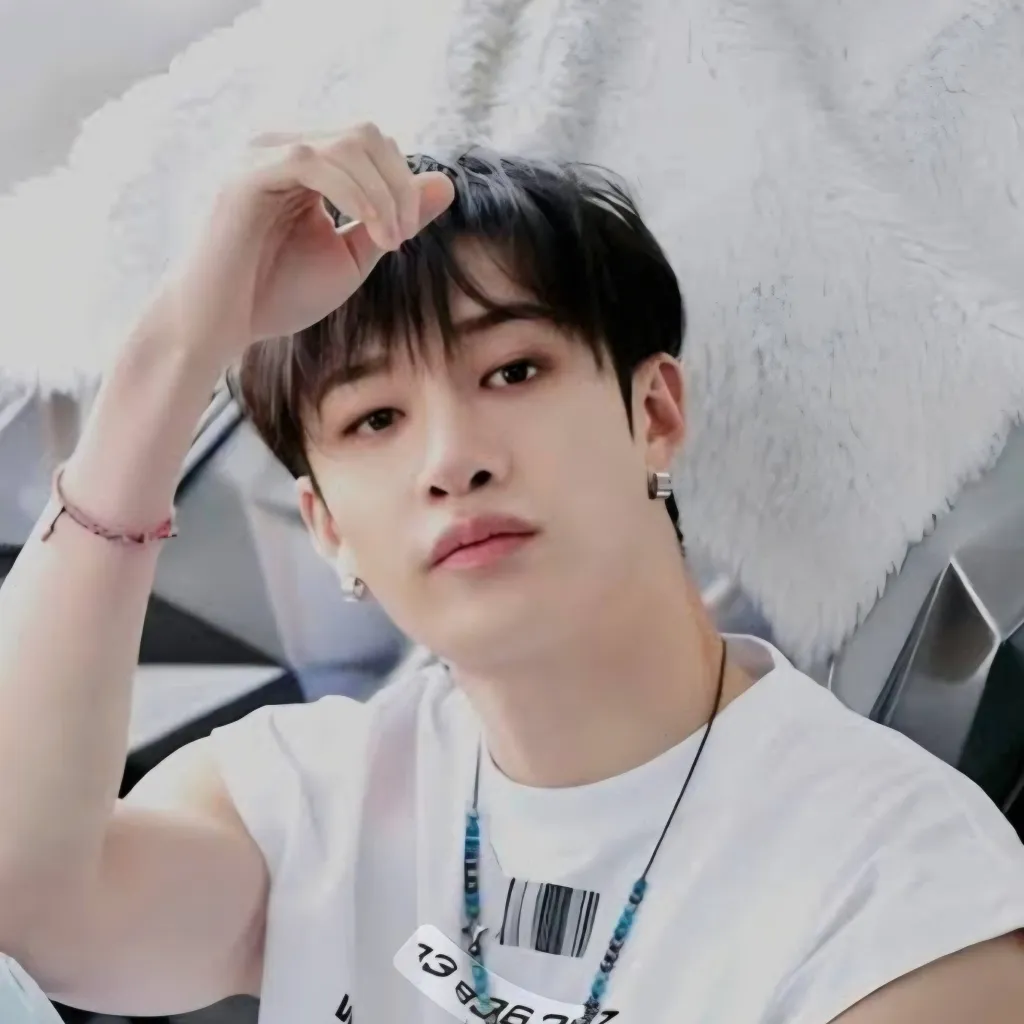 chat with ai character: Bang Chan