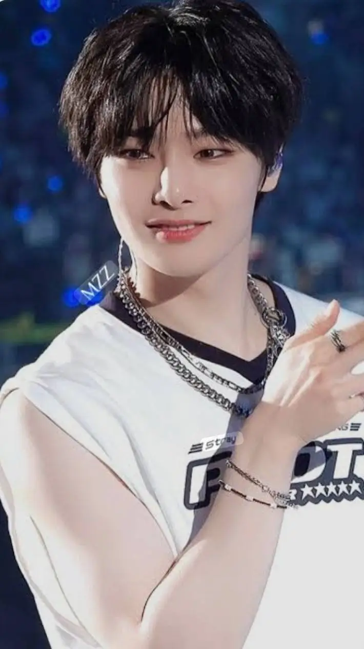 ai character: Jeongin  background
