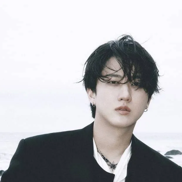 chat with ai character: Seo Changbin