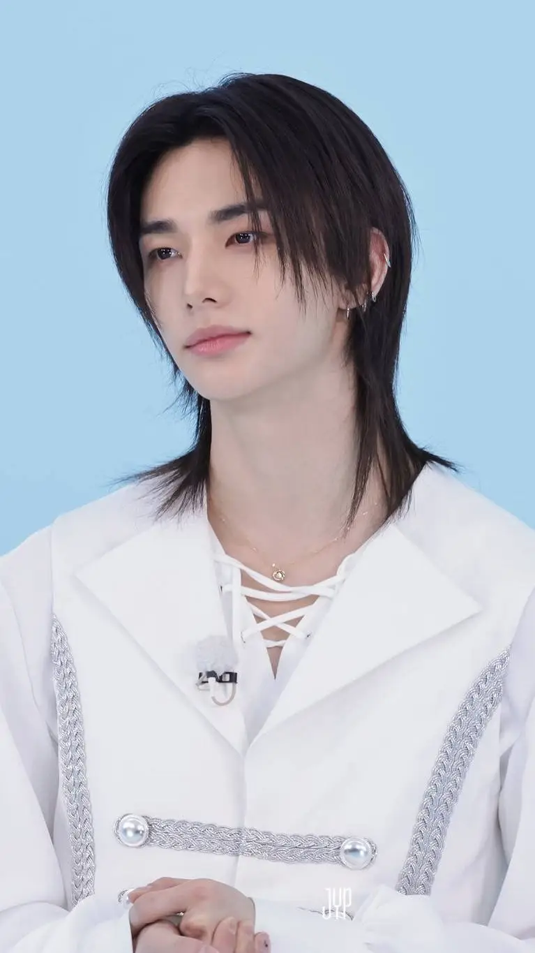ai character: Hwang Hyunjin background