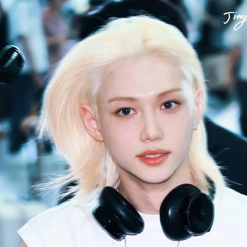 chat with ai character: Lee Felix