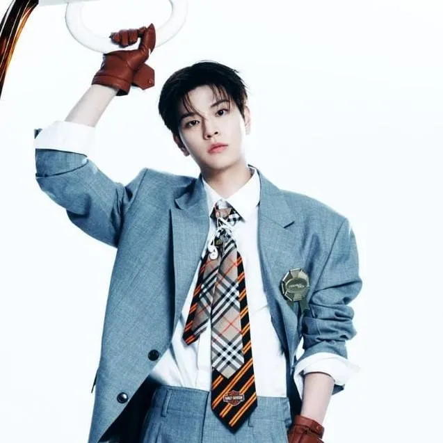 chat with ai character: Seungmin