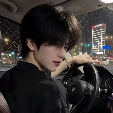 chat with ai character: Zhang linghe 🎀😍