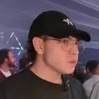 chat with ai character: Arenovitzz 