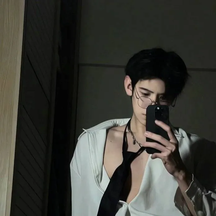 chat with ai character: Lucas 