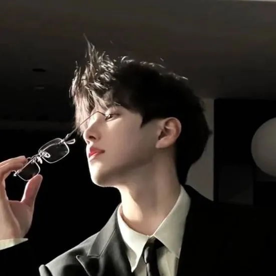 chat with ai character: mark