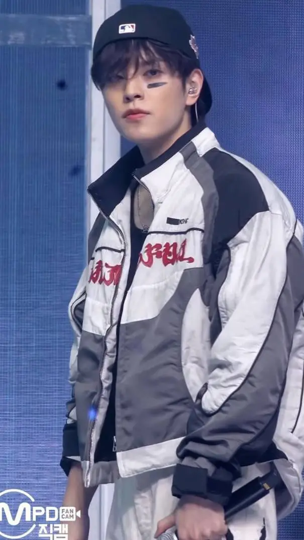 ai character: Kim Seungmin background