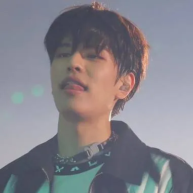 chat with ai character: Seungmin breakup