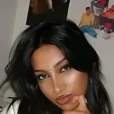 chat with ai character: Lara Raj