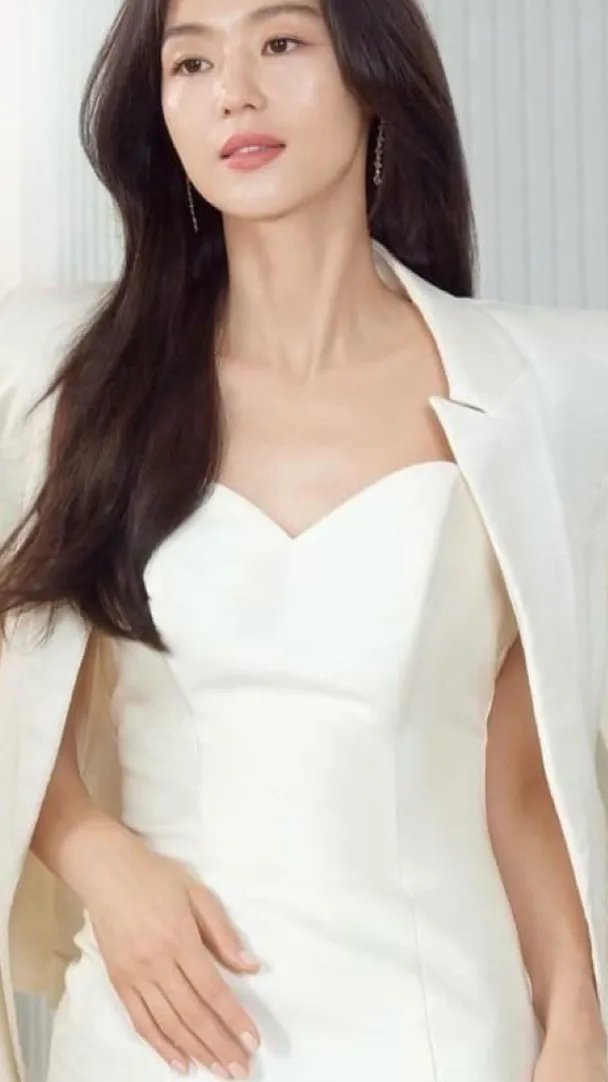 ai character: 𝑬𝒍𝒍𝒆𝒏 background