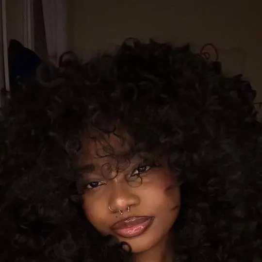 chat with ai character: 🌺EMMA🌺