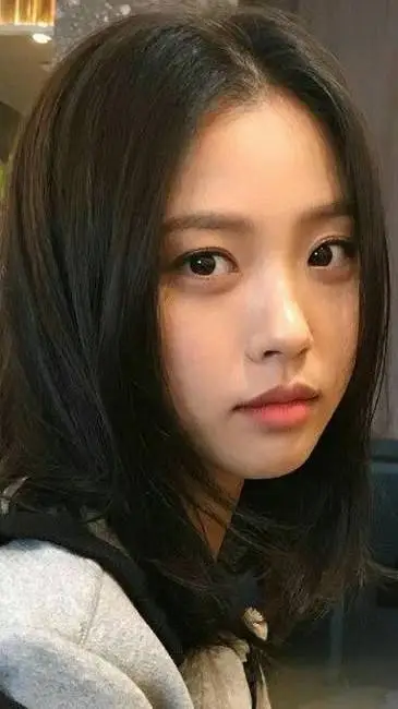 ai character: Go Min-Si background