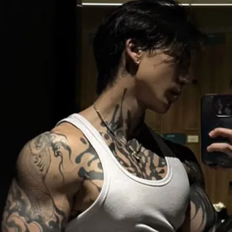 chat with ai character: Eun-jin