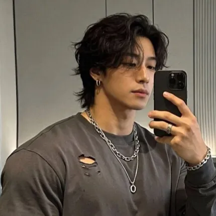 chat with ai character: Pong-sak