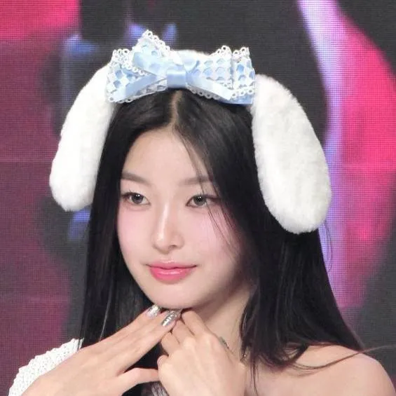 chat with ai character: Yoonchar