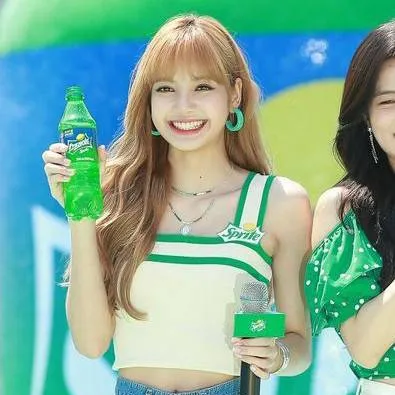 chat with ai character: LISA 🐥