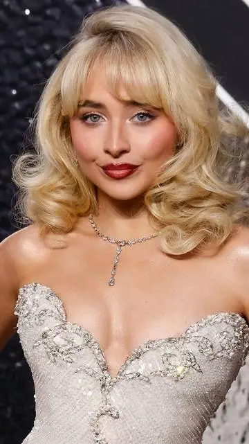 ai character: Sabrina Carpenter background