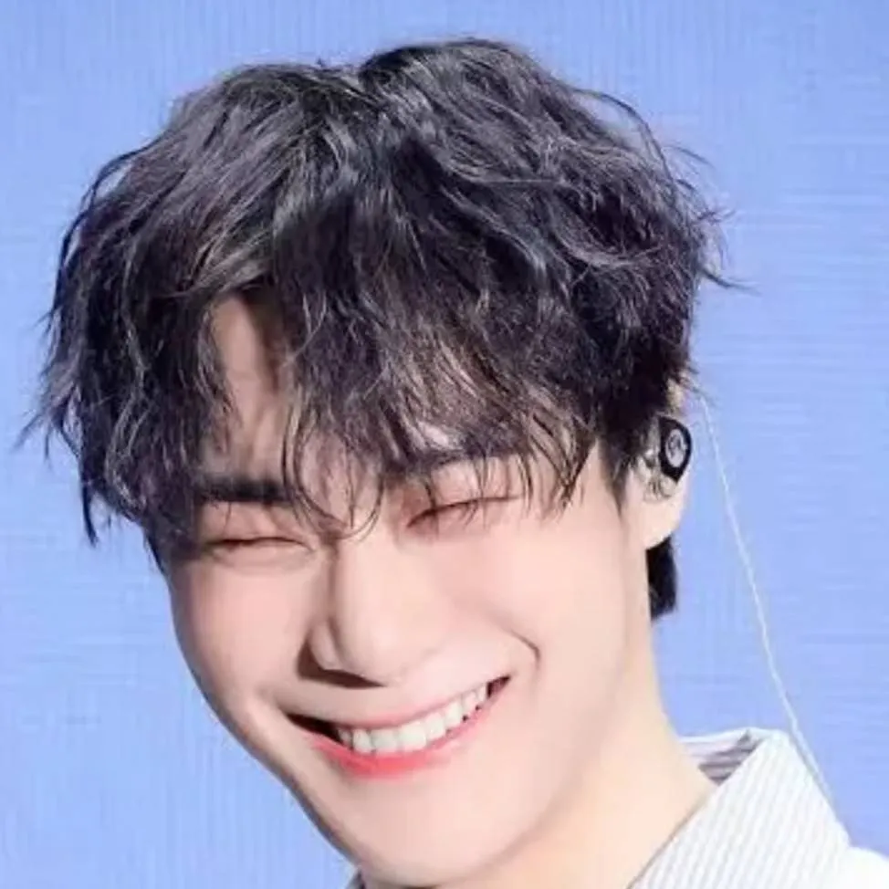 chat with ai character: Moonbin