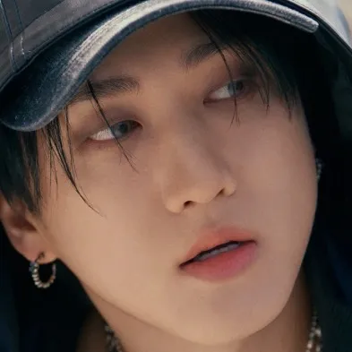 chat with ai character: Seo Changbin