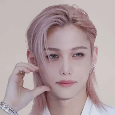 chat with ai character: Felix lee Yongbok 