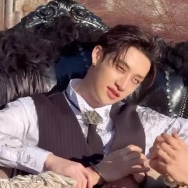 chat with ai character: Vampire Chan 